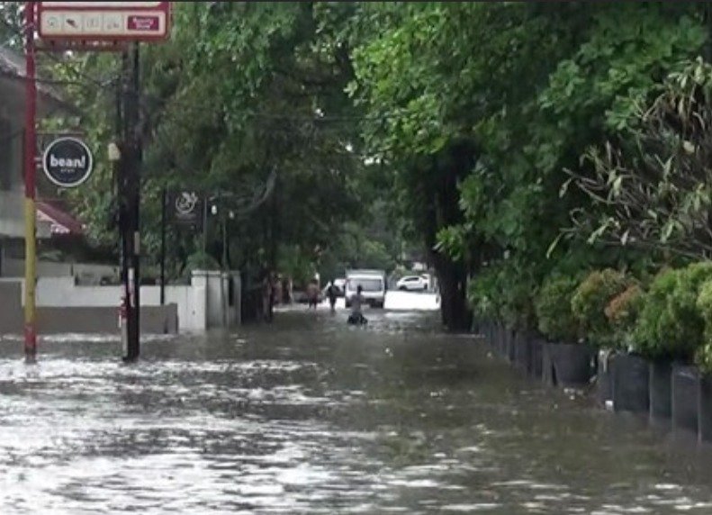 Dampak Hujan Intensitas Tinggi, Banjir Meluas di 18 Kecamatan Kota Palembang